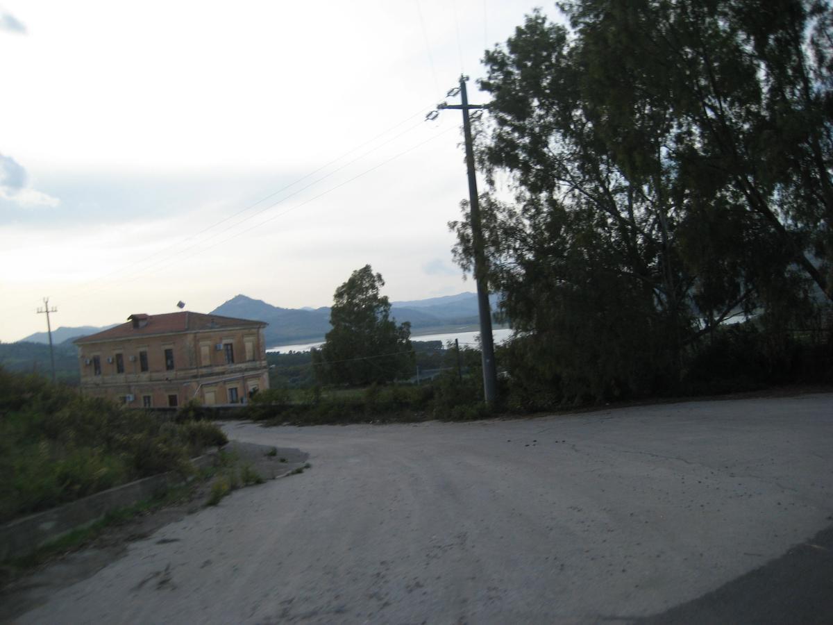 Oasi Del Lago Regalbuto Bagian luar foto