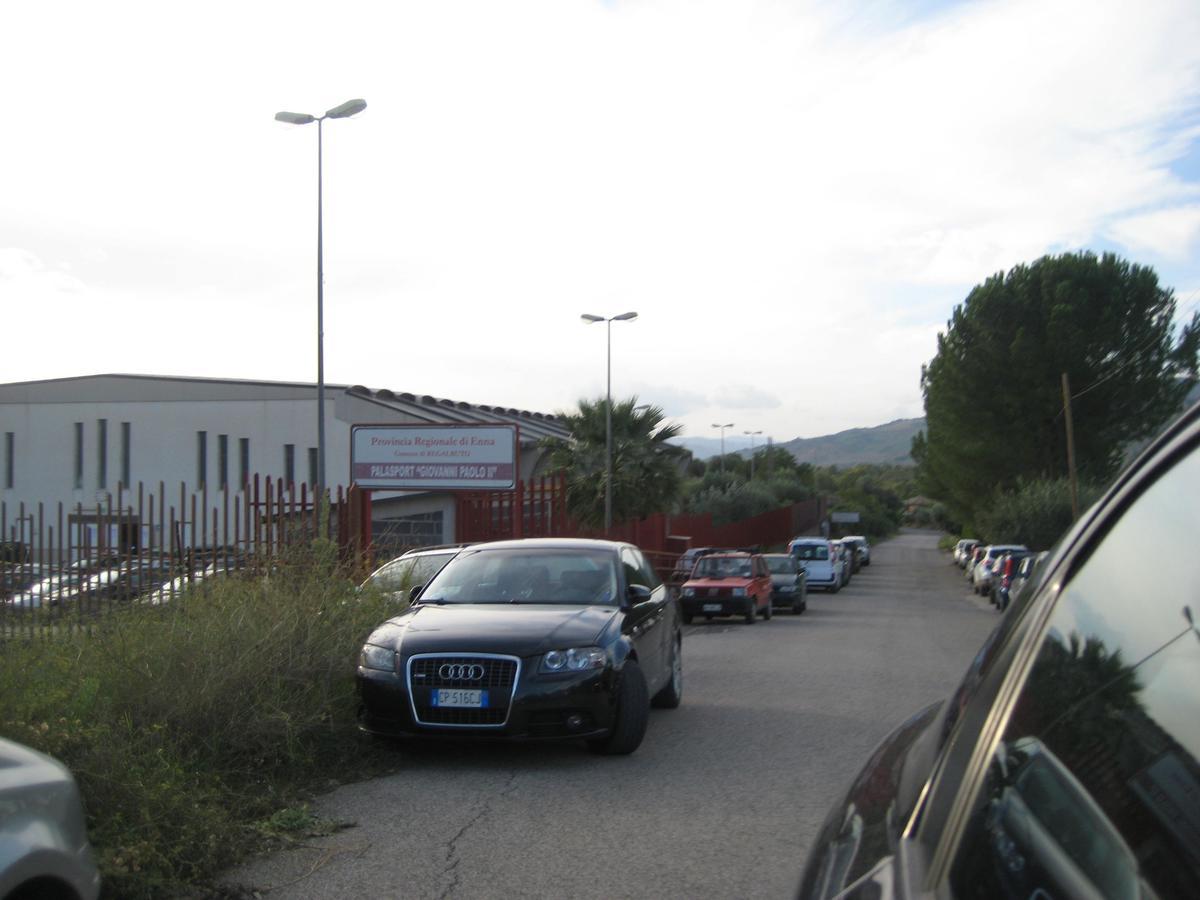 Oasi Del Lago Regalbuto Bagian luar foto