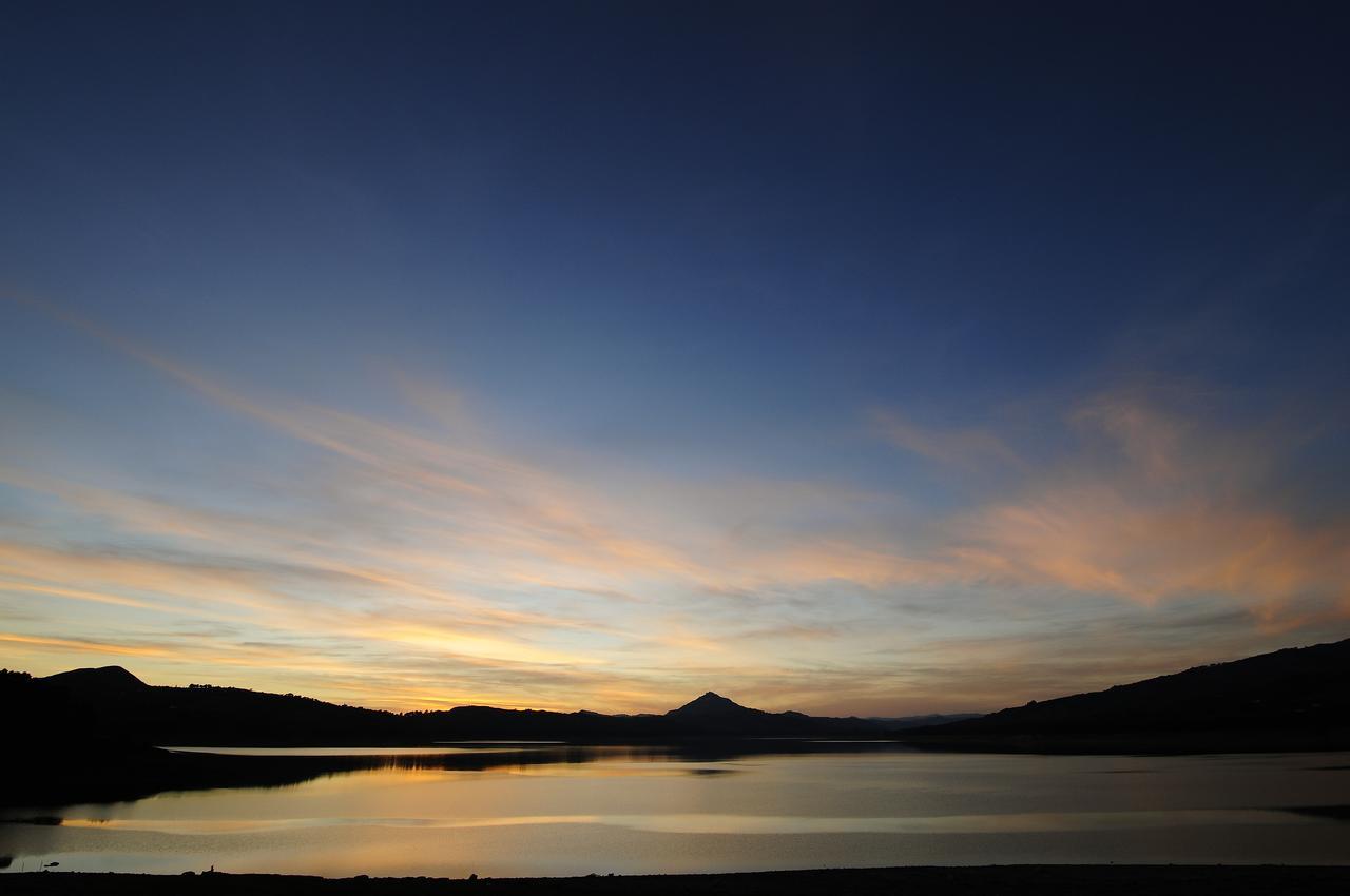 Oasi Del Lago Regalbuto Bagian luar foto