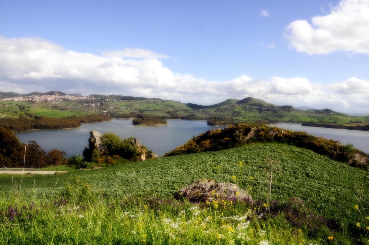 Oasi Del Lago Regalbuto Bagian luar foto