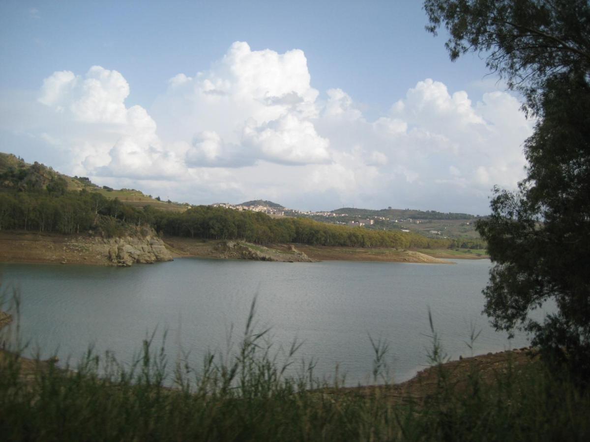 Oasi Del Lago Regalbuto Bagian luar foto