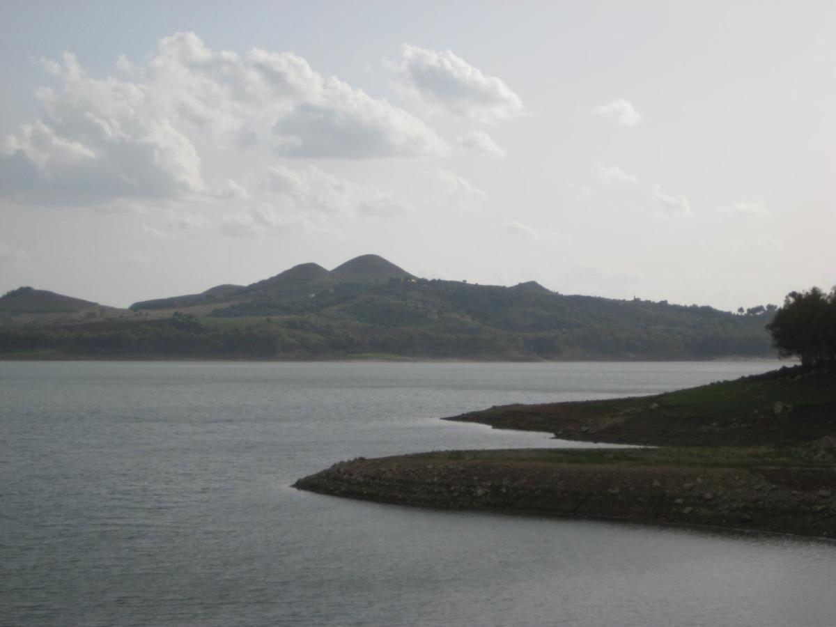 Oasi Del Lago Regalbuto Bagian luar foto