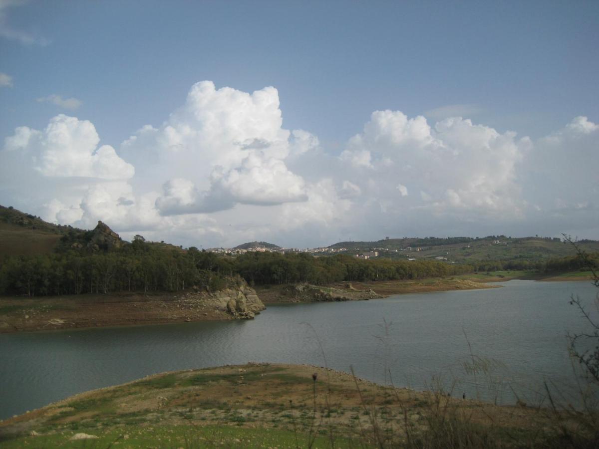 Oasi Del Lago Regalbuto Bagian luar foto