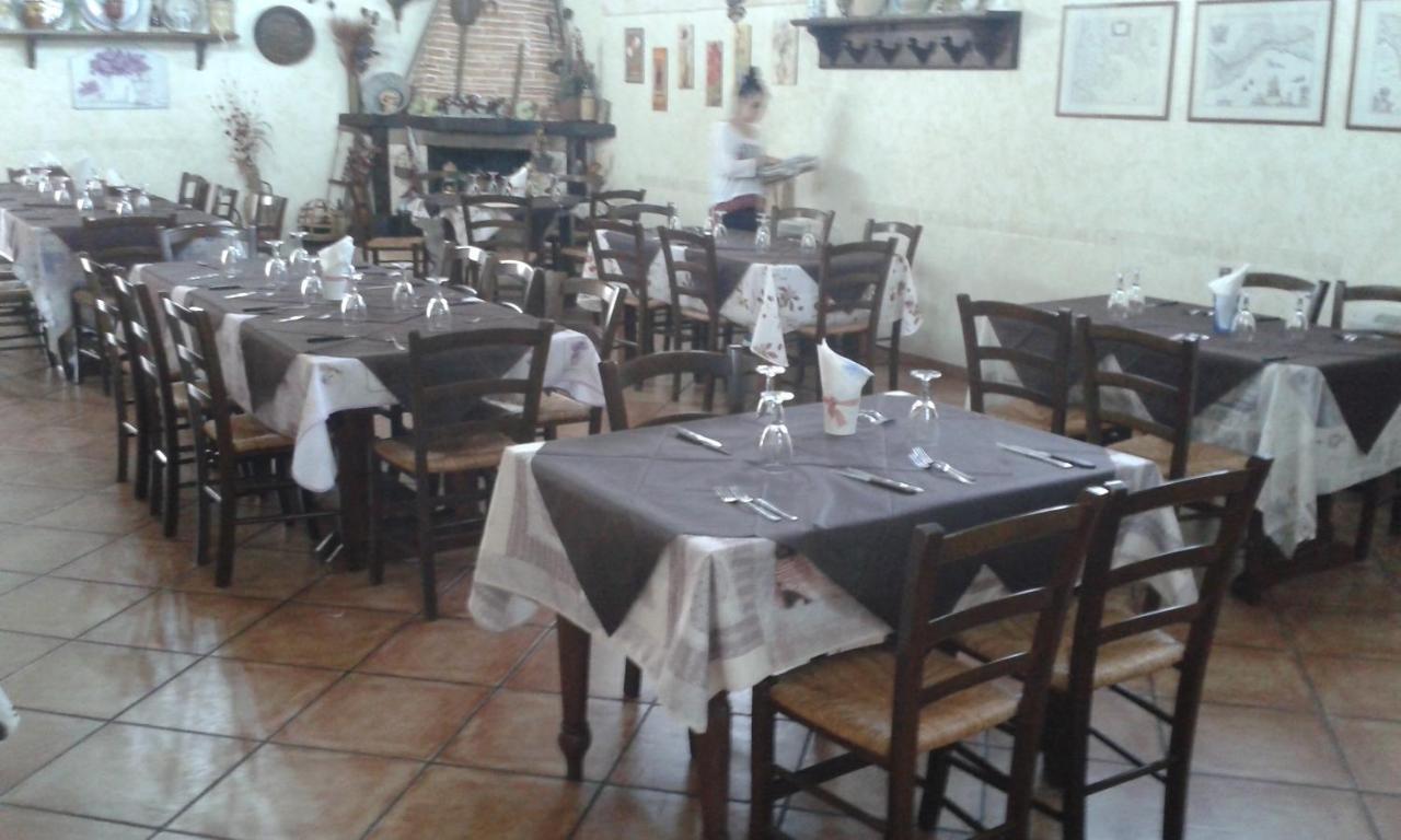 Oasi Del Lago Regalbuto Bagian luar foto