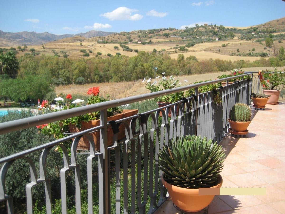 Oasi Del Lago Regalbuto Bagian luar foto